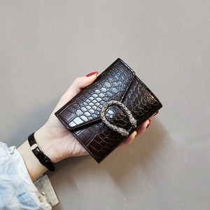 Women's short wallet 2019 retro wild wallet women's crocodile pattern buckle wallet simple fashion ladies clutch Free shipping