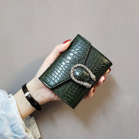 Women's short wallet 2019 retro wild wallet women's crocodile pattern buckle wallet simple fashion ladies clutch Free shipping