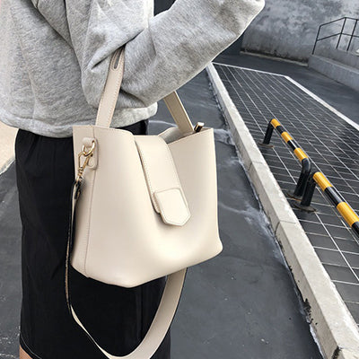 Designer Snake Pattern Wide Shoulder Strap Women Handbag Soft Leather Bucket Bag Casual  Shoulder Messenger Bag Composite Bag